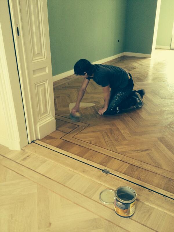 CeesNoppe's tweet image. Eerste kamer in de olie eiken visgraat met merbau bies en sluittvriezen