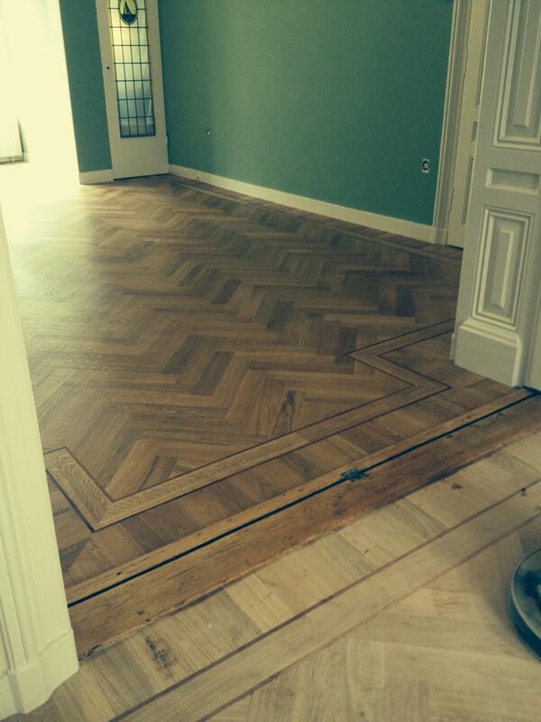 CeesNoppe's tweet image. Eerste kamer in de olie eiken visgraat met merbau bies en sluittvriezen