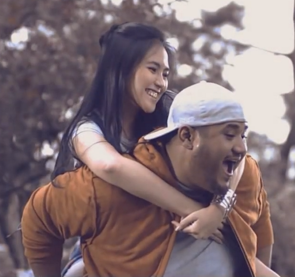 <a href="/deandaptr/">Deanda Puteri</a> VC Kucinta Dirinya - @MichaelMohede  bit.ly/1l5vFuI