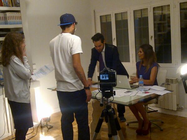 clairetreyes's tweet photo. Y si se necesita un set iluminado ahí esta @PhotosDaniel magia de audiovisual @enriqueguart @IVONNEREYEST @lolactriz http://t.co/X96qNqufRV