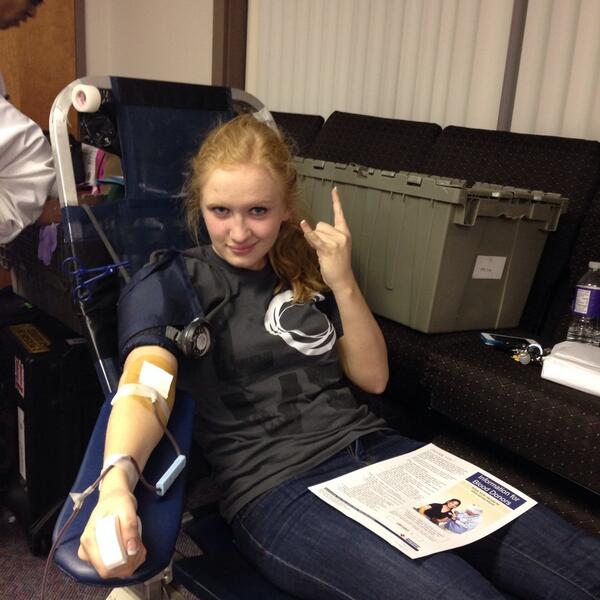 onecory's tweet image. She looks... pale. 😁
@Darla_Angelica #SSL14