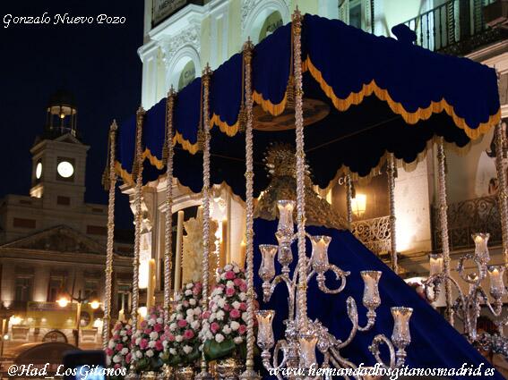 Had_LosGitanos's tweet photo. María Santísima de las Angustias llegando a la Puerta del Sol. #SSantaMadrid  Foto: @LasCosasPares http://t.co/6B6EASKgdN