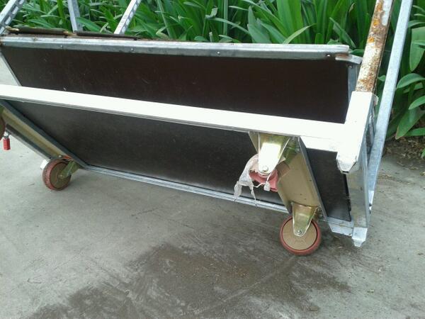 JK_Plant_kweker's tweet photo. Kwaliteit van de Deense karren kan nog altijd stukken beter!! @containercentrale @FloraHolland http://t.co/Q5U0s2MPN9