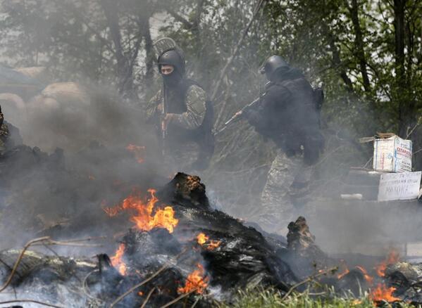 Ucrania destituye al presidente Yanukovich. Rusia anexa la Peninsula de Crimea, separatistas armados atacan en el Este. - Página 24 Bl-f4g0CYAARJ06