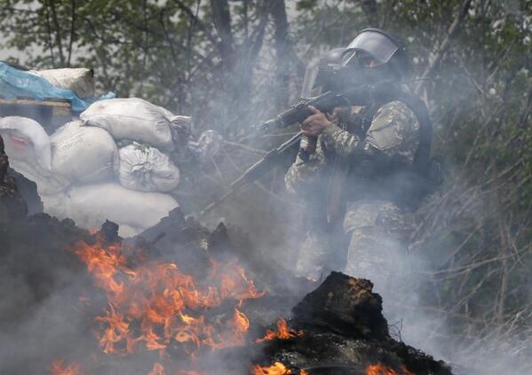 Ucrania destituye al presidente Yanukovich. Rusia anexa la Peninsula de Crimea, separatistas armados atacan en el Este. - Página 24 Bl-fZvCCIAAE6L5