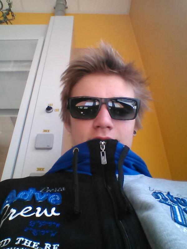 Spaarkijs1's tweet image. Atpuushos fizikaaa. Gribu maajaas. #killmeh