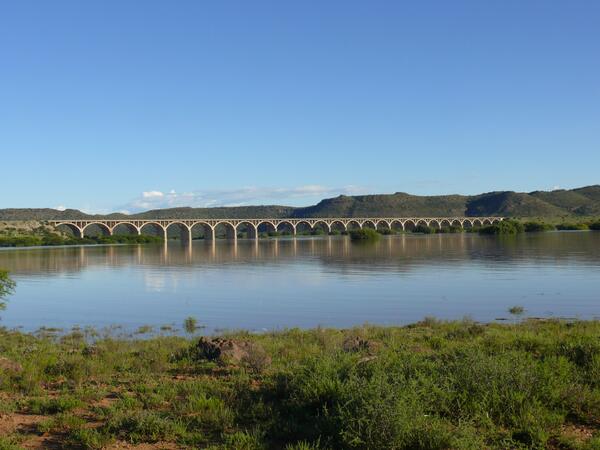 Bethulie's tweet photo. With the DH Steyn bridge, we have South Africa's longest Road-Rail Bridge at 1121 meters long. http://t.co/vbZzuAFEJT