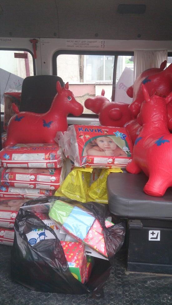 lysita007's tweet image. Часть подарков #НесемРадость в дом малютки. #ВесенняяНеделяДобра)))