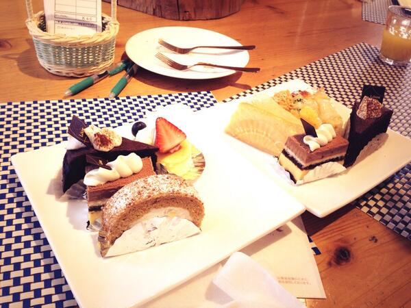 Miho ぶっちーとルーヴのケーキバイキング行ってきたー 食べ過ぎて気持ち悪い 笑 でもいっぱい食べれて幸せ やっぱルーヴのケーキはおいしい 艸 Http T Co Gdsadgf5o8