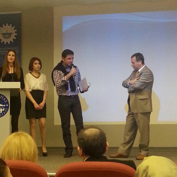 Khas Müh Klübü Teknoloji Ödülleri "Teknolojiyi en iyi kullanan gazeteci" ödülünü <a href="/fatihportakal/">fatih portakal</a> kazandı.