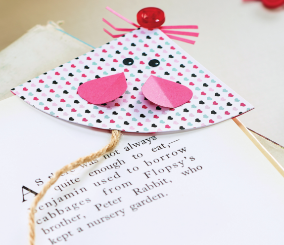 LittleBigTree's tweet image. RT @craftsbeautiful Find out how to make this #papercraft mouse bookmark  crafts-beautiful.com/projects/paper… … #crafts
