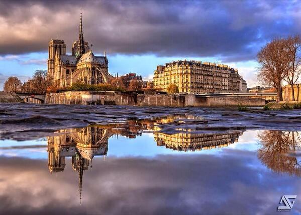 Gabriele_Corno's tweet photo. Notre Dame de Paris from Seine by AG #mirror #waving #river #armony http://t.co/y95Tf5aD1j