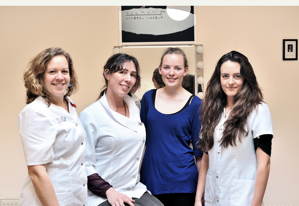Be_Silk's tweet photo. Ons enthausiaste team staat (bijna) dag &amp; nacht voor u klaar! #waxen #dordrecht #leiden #beauty #team #besilk http://t.co/EYN5PYqRjA