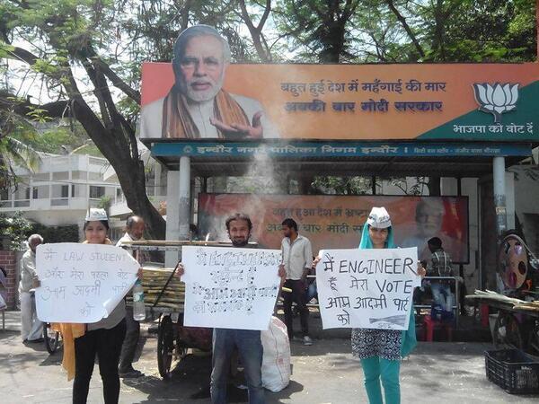 AamAadmiParty's tweet photo. करोड़ों अरबों खर्च करके भी आम आदमी की ताकत का मुकाबला नहीं कर पाओगे! http://t.co/aRAUIQCraW