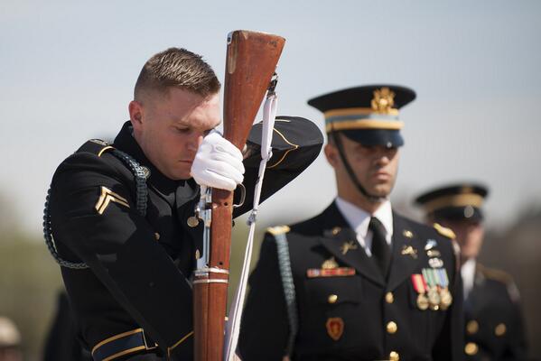 USArmyDrillTeam's tweet photo. Everyday is a new opportunity to peruse perfection. #USArmyDrillTeamSolists http://t.co/5nJBjWj0oQ