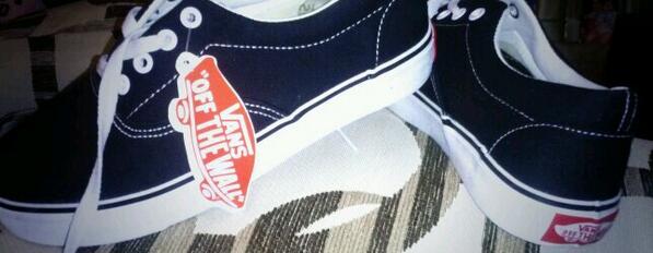 ModagirlsM2's tweet image. VANS NUMERO38, A 30 EUROS!!