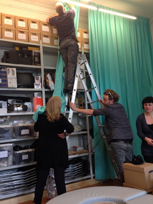 “<a href="/Casco_Utrecht/">Casco</a>: Curtains rising #NewHabits ” Zograsalsgroen hard aan het werk :-)