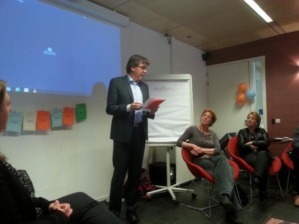 Arcon_Advies's tweet image. Opening i-workspace.nl in bibliotheek Hengelo.