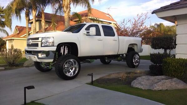 _LiftedTrucks_'s tweet photo. #Chevy http://t.co/gIgX5S1Kg7