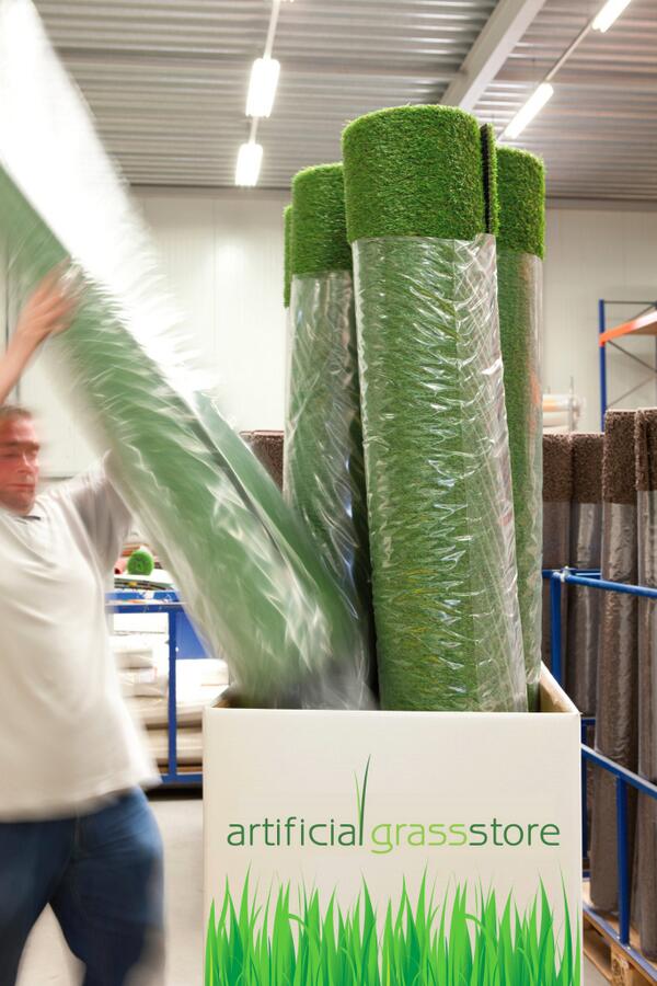 GrassStore's tweet image. Our new Wrap and Go -Comes in 4mx1m &amp;amp; 2mx1m rolls. Perfect for dog runs, play areas, cover decks and concrete floors