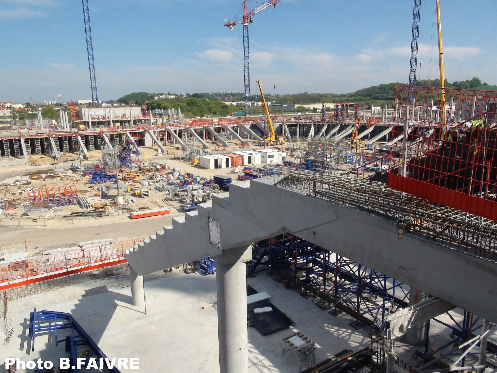 OL land - stade des lumières - Page 5 Bl1igzxCAAA56Kh