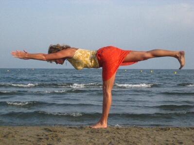 Sun's out. How about a holiday practicing yoga and being creative in the art studio? Acy Holidays #france #art #yoga