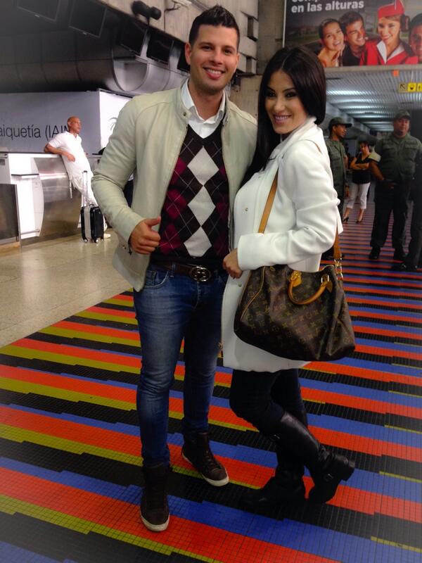 RubyDemestoy's tweet photo. Bye bye Venezuela ✈️💺🇫🇷🇪🇸🇮🇹🇬🇧 @cocohl http://t.co/u39uc5Dumh