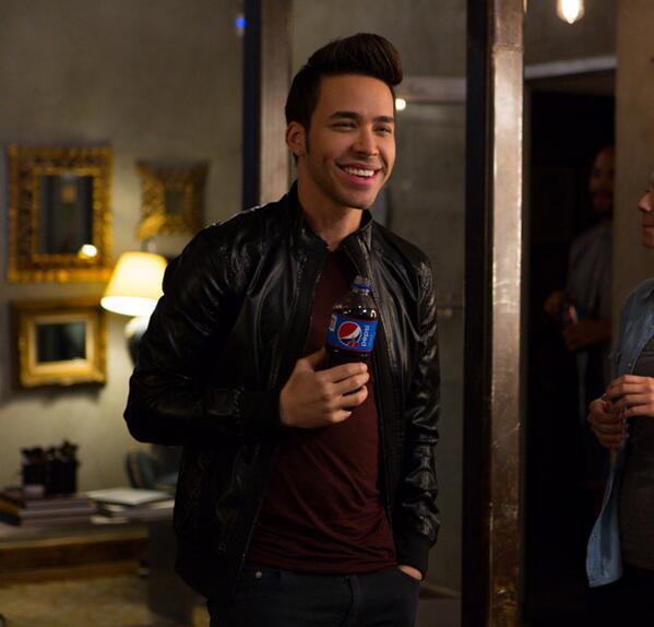 miPepsi's tweet photo. Estamos emocionados de dar la bienvenida @PrinceRoyce a la familia de Pepsi Music #PepsiMusic #ViveHoy http://t.co/mbsSyMsT9a