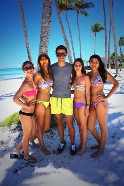 martagonzalezs's tweet photo. Mejor semana del mundooo @aimeear @lauraelisaar @anitahc_98 #FUSE #Aimeemanda #comoyoledoy #rickycole http://t.co/5KjZwhfifa