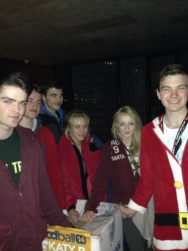 UCDEnts's tweet image. #UCDBeBallin 6 hours in... Some people will do anything for a #ucdball ticket! Last man standing camp going strong!