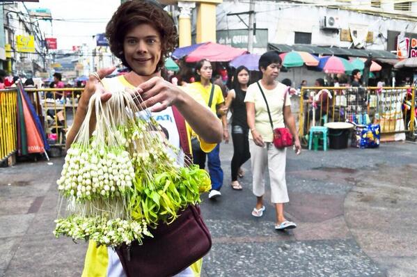 chskperalta's tweet photo. GUISE NASA QUIAPO SI HARRY STYLES!!! @reignell @mxxella http://t.co/ndnATWhCar