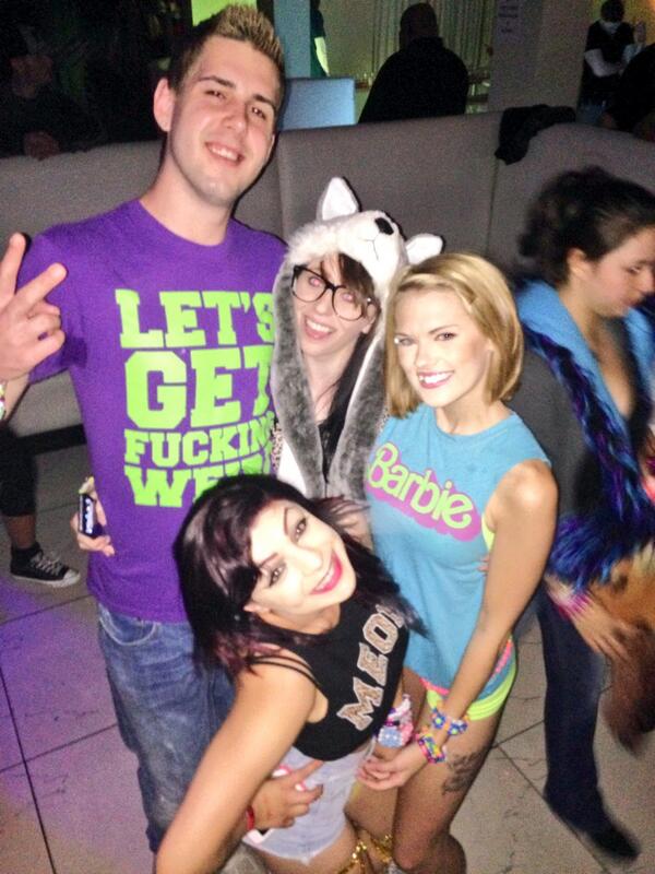 ThaLovelyLicia's tweet photo. Love these peeps💚 #plurfamily #plur #sundayfunday @SunsetArcadeSF http://t.co/pkcAeHWGjy