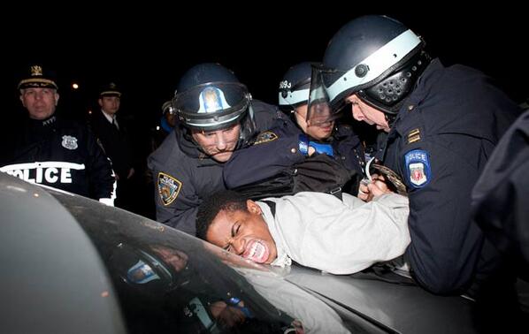 Free Massages from the #NYPD. What does YOUR Police Department offer? Tweet at #MyNYPD