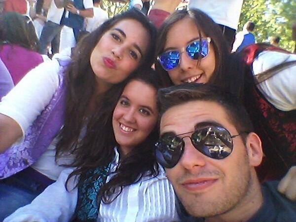 joselito2520's tweet photo. Las mejores! Se os quiere! :) @soniablancoo @SheilaSnchez3 @TamaraaSanchezz http://t.co/f84TnHN1bb