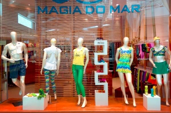 Nossa primeira vitrine para a Copa do Mundo acaba de ficar pronta e junto com ela vem a nova coleção da Magia do Mar!