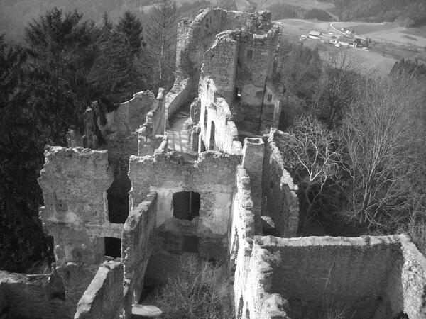 castle_pics's tweet photo. Ruins of Prandegg Castle, Austria. #Austria #Castle http://t.co/IKTym0Mu5g