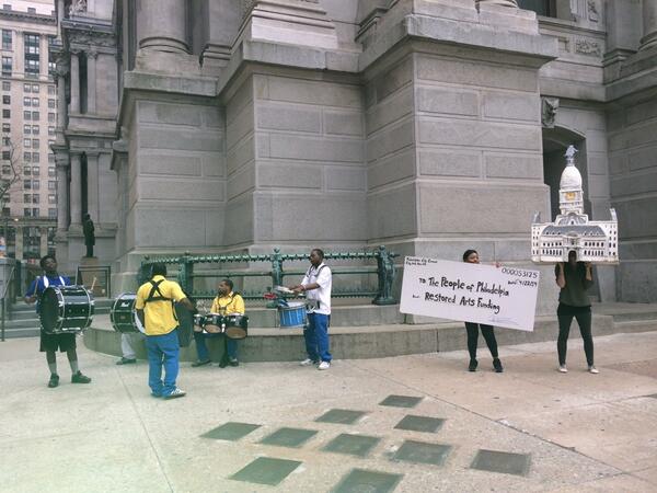 julieghawkins's tweet photo. Arts are everywhere - come join the Groundswell @PhilaCulturFund #restoreartsfundingphl http://t.co/d2ngPEoOND