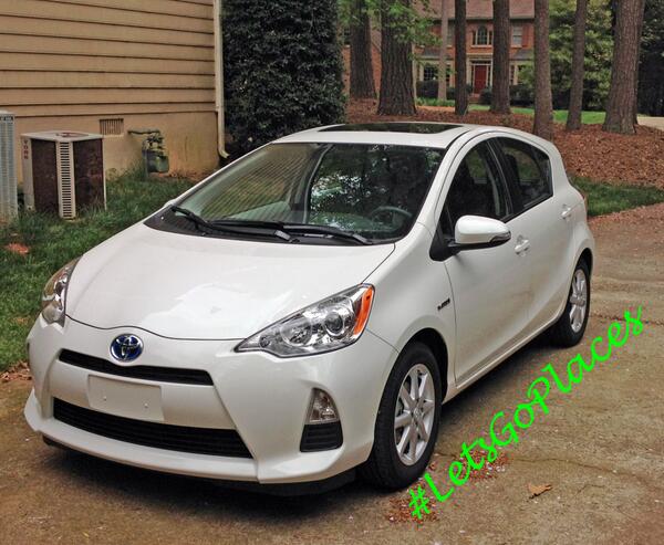 turningclockbac's tweet photo. Happy #green blogger! Spending #Earthday in an @Toyota Prius! @jacksonspalding #sponsored #LetsGoPlaces #PriusPride http://t.co/18UC93Ji3i