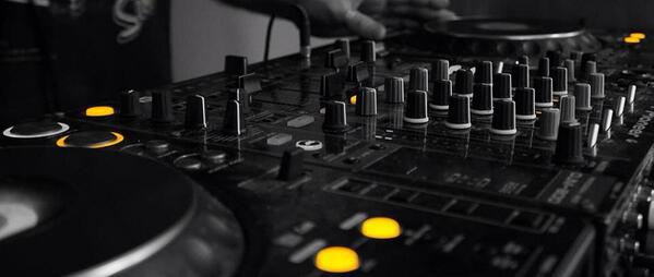 DjsoireeParis's tweet image. djsoireecomiteentreprise.com/options-dj-soi…