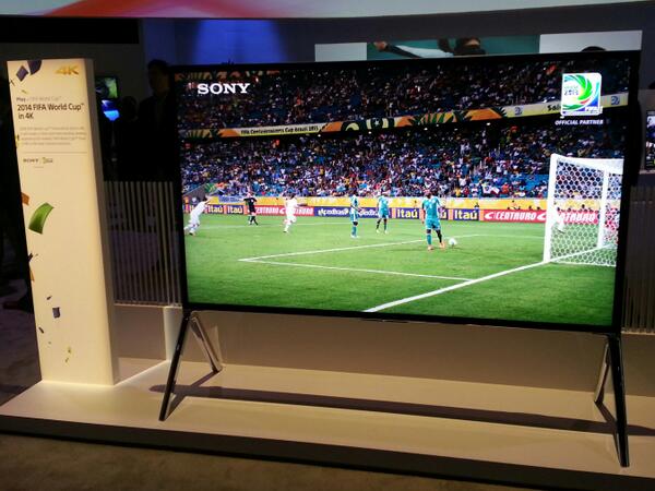 robertheron's tweet photo. .@dapastew The new Sony X950B was among the nicest screens I saw at CES #fullarray #localdimming http://t.co/SiHt2Kql13