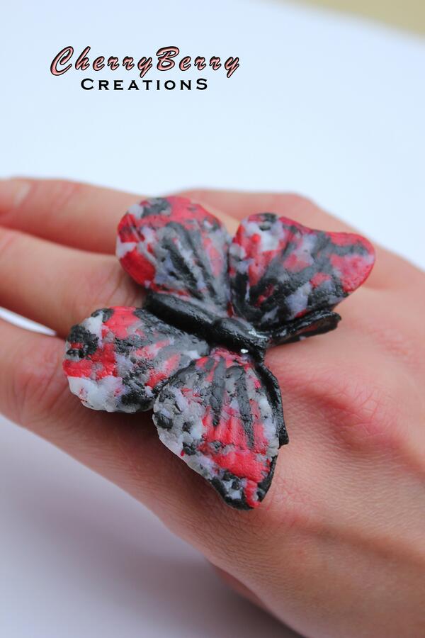 CherryBerryCS's tweet image. Butterfly landing on my finger!
facebook.com/@CherryBerryCS