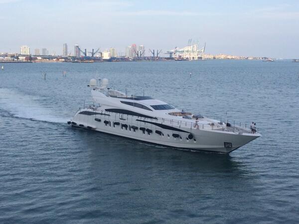 StevenLaFonte's tweet image. Miami..
#1miami #views #downtown #biscaynebay #lookingthroughmywindow