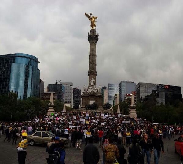 abogabf's tweet photo. En la Marcha los tweets se deben ver en potencia para mantener el TT #EPNvsInternet y seguir con #ContraElSilencioMX http://t.co/wskXzX1qXo