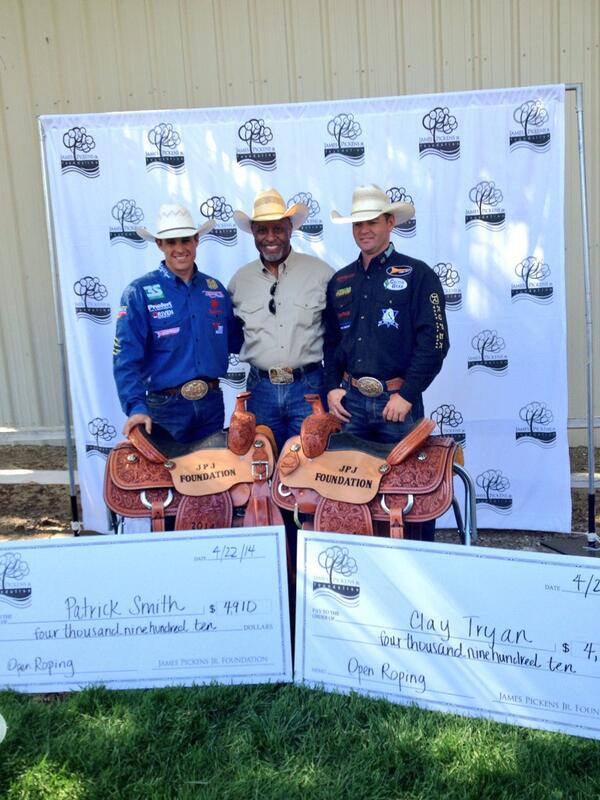kendrasantos's tweet photo. Patrick Smith and @claytryan strike for the second straight year at the James Pickens Roping!! http://t.co/3IAOyp50my