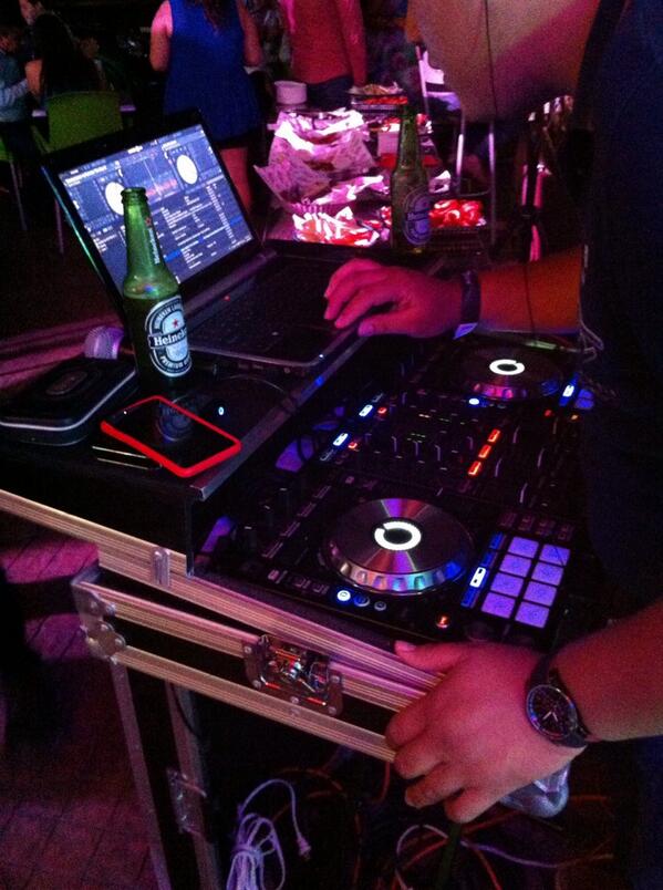 _iStaff's tweet photo. Presentacion de MINI en Wings Army #pioneer #dj #MINI http://t.co/yoDxCB5gp6