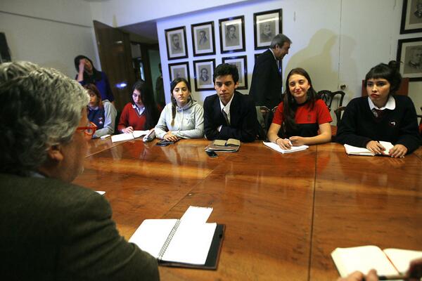 biobio's tweet photo. Estudiantes de la ACES confirman nueva marcha tras reunión con ministro Eyzaguirre http://t.co/vTS9uMQM1x http://t.co/mW6CBd1e85