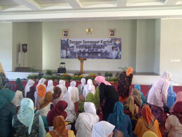 Pengajian rutin TP PKK dan DWP Kota Bandung <a href="/Graha/">graha</a> Binangkit <a href="/ata_lia/">Atalia Praratya</a>