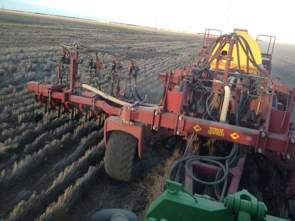 GavinPuls's tweet photo. #seeding14  seeding wheat http://t.co/nFhgw1Q0Si
