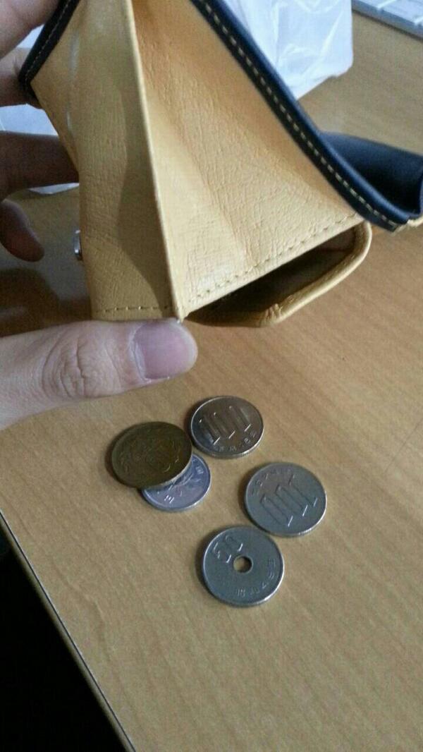 VisualartsKey's tweet image. 給料日来ないと死んじゃう♡(血眼)