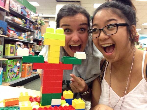 charc_attack's tweet photo. #hyfrlegos http://t.co/XgMJQiruED